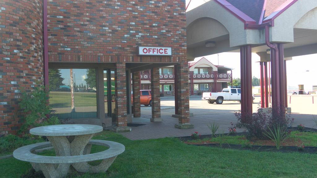 Stampeder Inn Ponoka Dış mekan fotoğraf