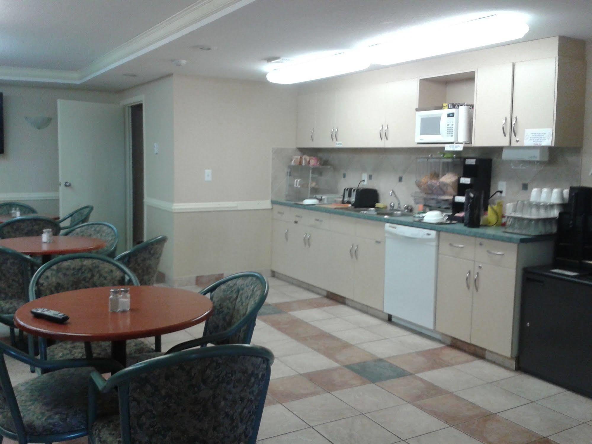 Stampeder Inn Ponoka Dış mekan fotoğraf