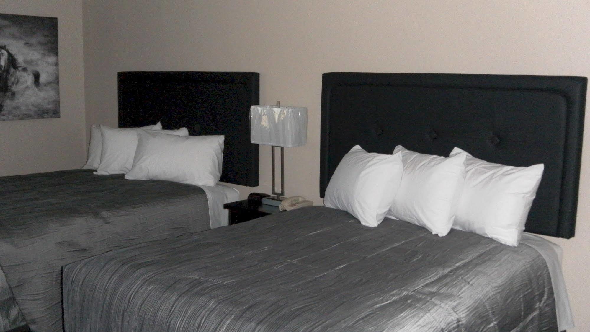 Stampeder Inn Ponoka Dış mekan fotoğraf
